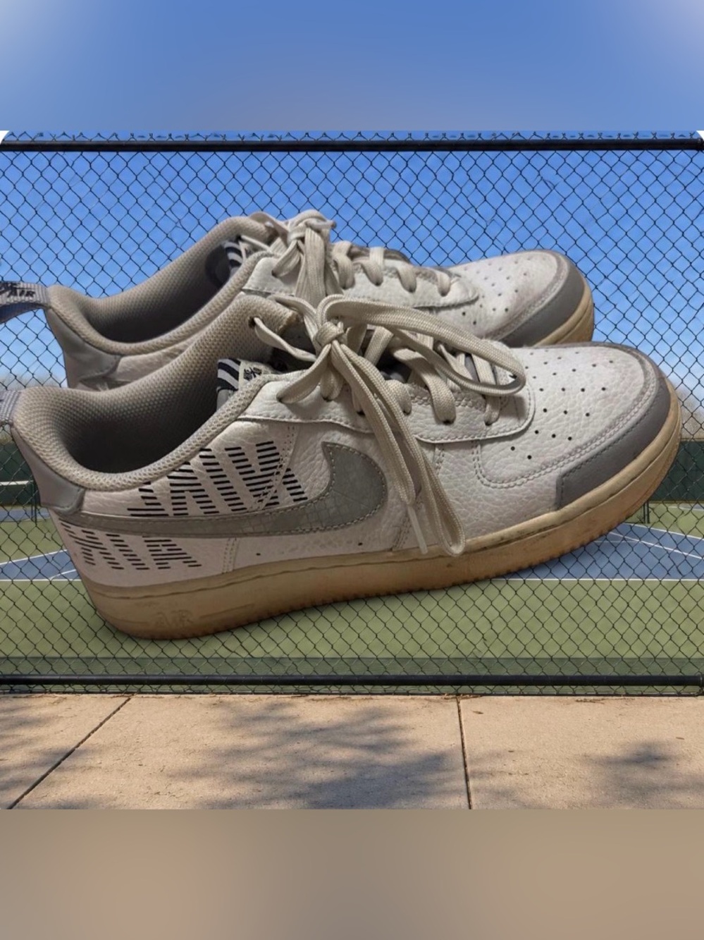 Nike Men's Low-Top Sneakers in Off-White and Light Gray
